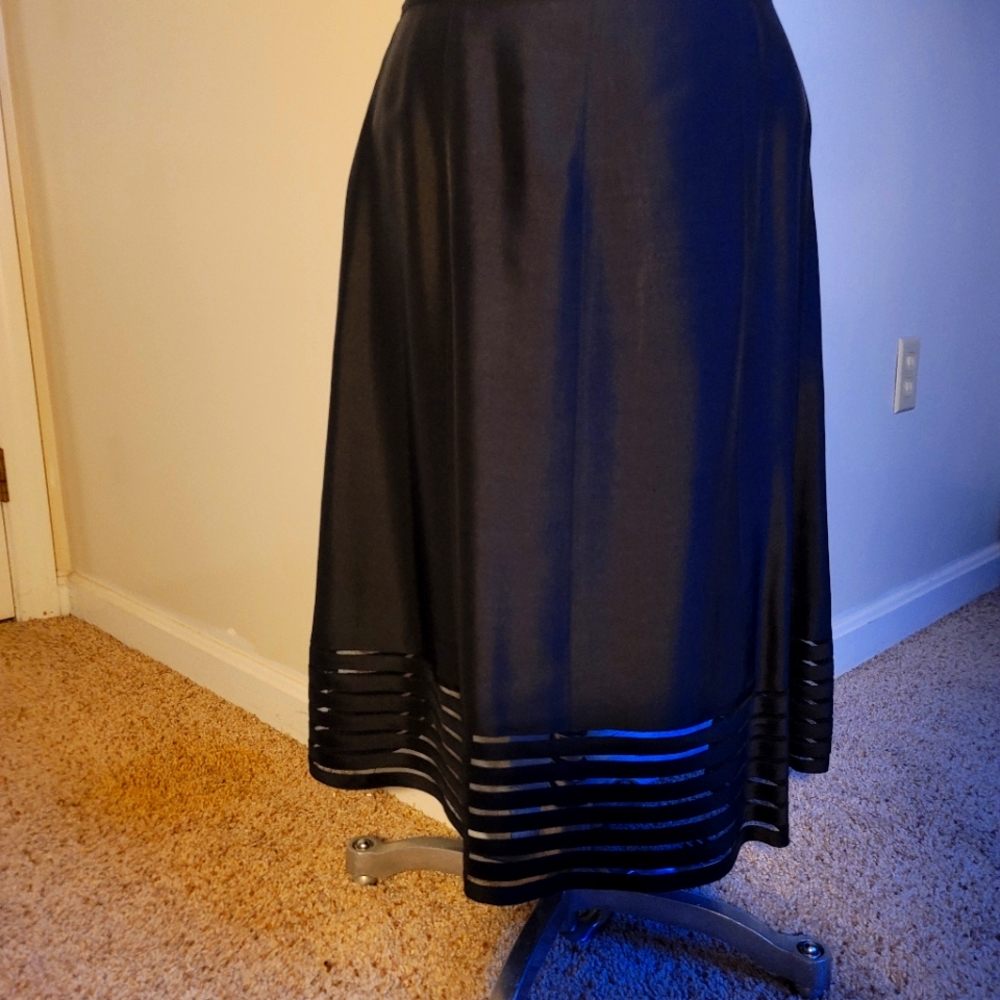 Ann Taylor size 8 black skirt